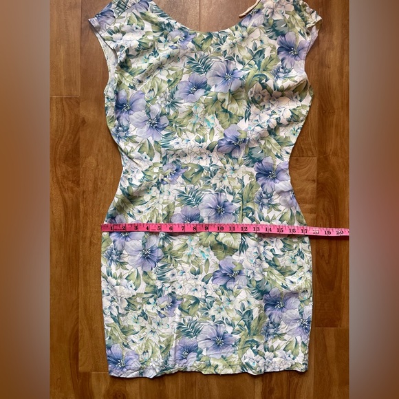 Feminine Floral Print Vintage 1990's 'Fairweather' Scoop Back Mini Dress - Picture 9 of 10